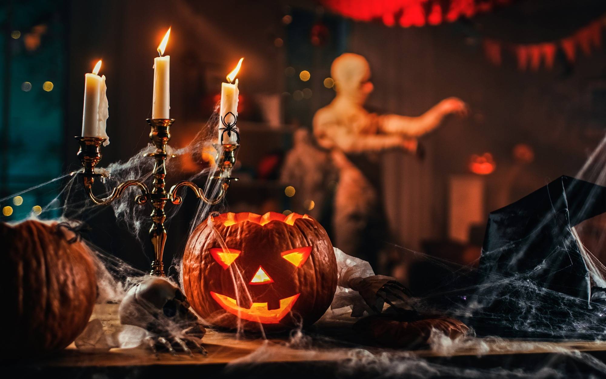 candles-pumkin-in-spooky